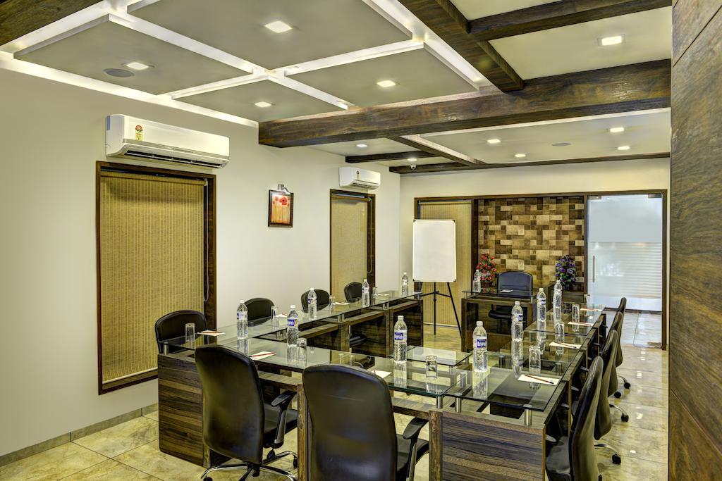 Hotel Aaram Orchard Ахмедабад Екстер'єр фото