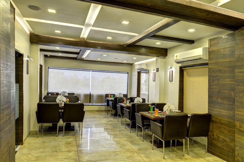 Hotel Aaram Orchard Ахмедабад Екстер'єр фото