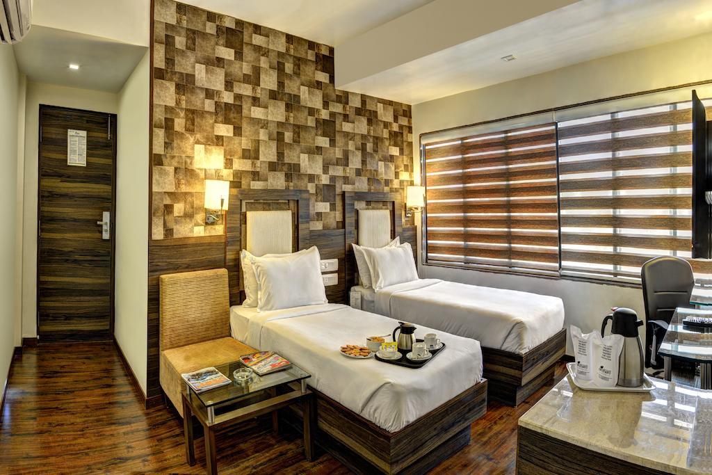 Hotel Aaram Orchard Ахмедабад Екстер'єр фото