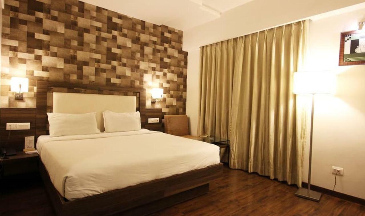 Hotel Aaram Orchard Ахмедабад Екстер'єр фото